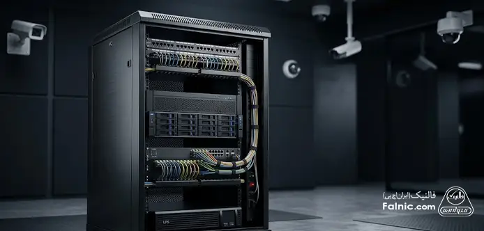 یک رک ایستاده حاوی سوئیچ و سایر تجهیزات دوربین مداربسته